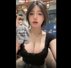 Thảo dâm quận nhất găm bi đụ ướt lồn em